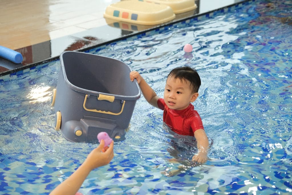 Đồ chơi trong bể bơi cho bé tại Lifeswim