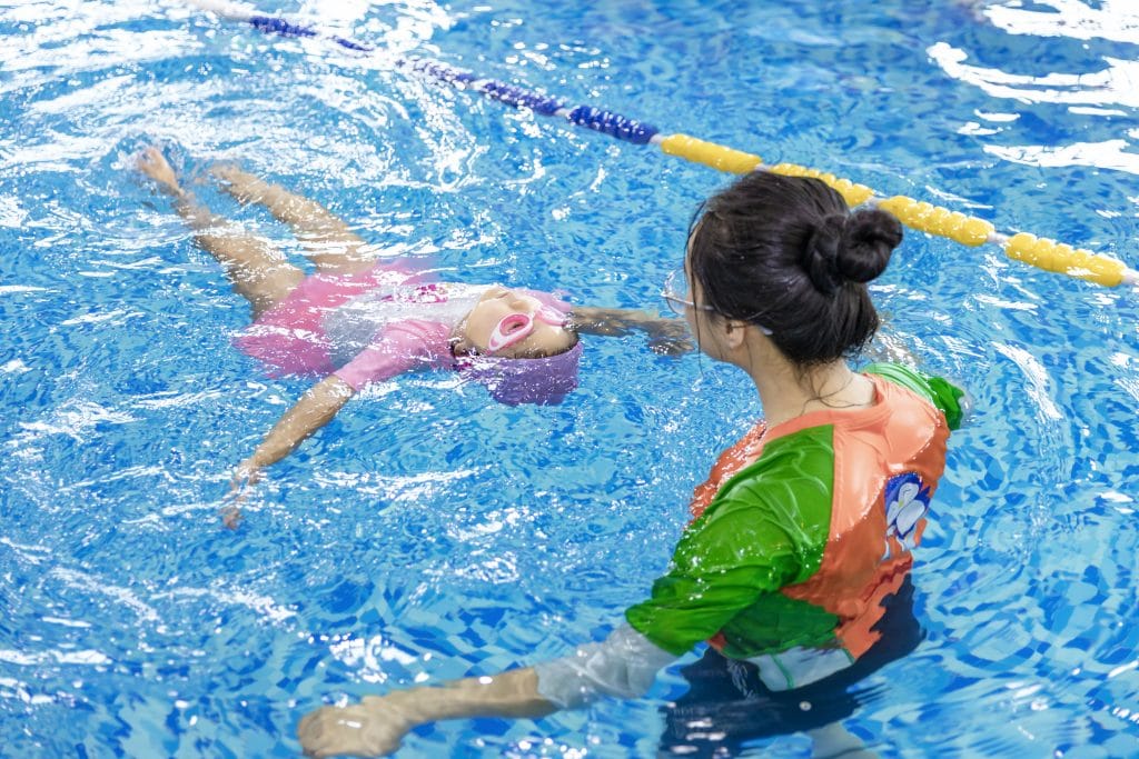 Một buổi tập bơi của học viên nhí tại Lifeswim