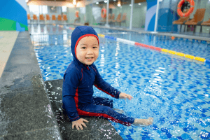 Mùa lạnh đi bơi cần chuẩn bị đồ bơi ấm áp